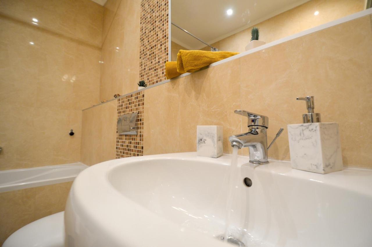 Spacious Studio Park City Novi Sad Bagian luar foto